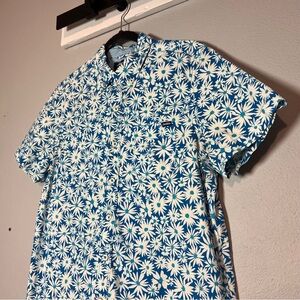 Chubbies Short Sleeve Button Up Shirt The Whoopsy Daisy Friday Blue White Small